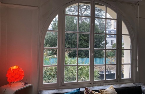 Quartier de Becon House | Discover Hôtel Particulier: 7 Min to Paris with Garden & More