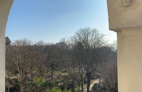 Quartier de Becon House | Discover Hôtel Particulier: 7 Min to Paris with Garden & More