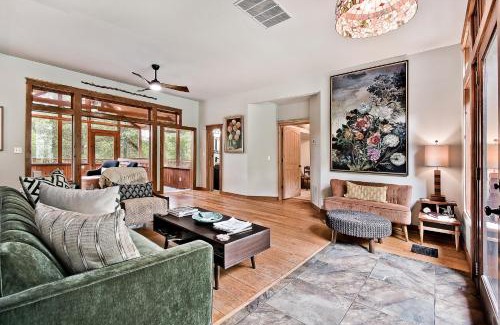 Eureka Springs House | Inviting Whispering Hollow: Family-Friendly Getaway Awaits