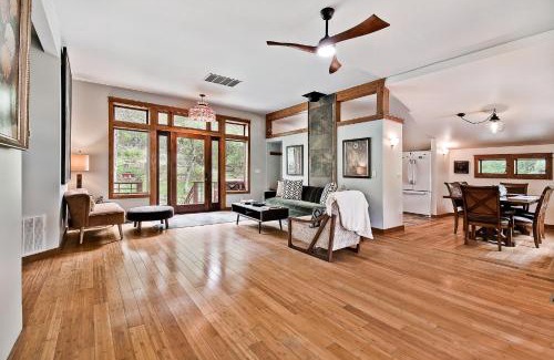 Eureka Springs House | Inviting Whispering Hollow: Family-Friendly Getaway Awaits