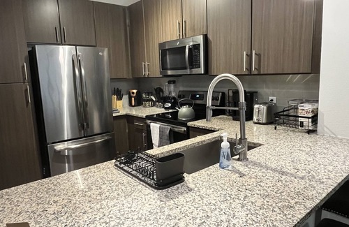 Aldine Apartment | Stylish Getaway Near Bush Airport with Pool & Free Parking