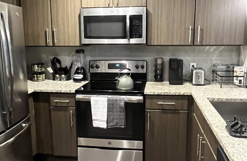 Aldine Apartment | Stylish Getaway Near Bush Airport with Pool & Free Parking
