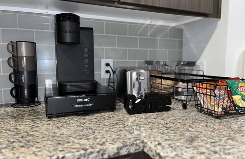 Aldine Apartment | Stylish Getaway Near Bush Airport with Pool & Free Parking