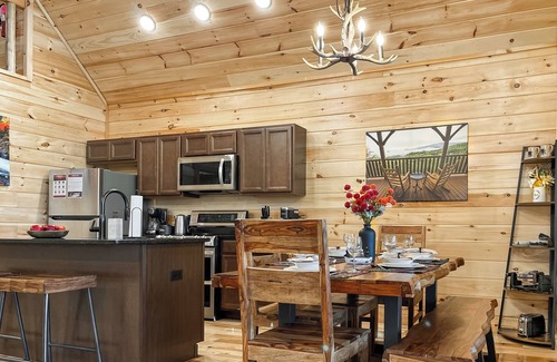 White Oak Lodge Cabin | Escape to Family Fun and Relaxation at Our Cabin Resort
