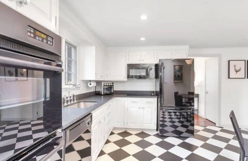 Madison House | Idyllic 4 Bedroom Home: Steps from the Ocean & Pool Access
