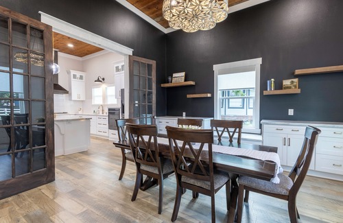 Waco House | Designer Renovated Historic Home in Waco, Texas - 10/10 Rating