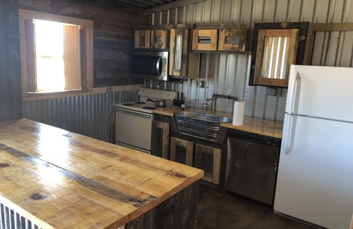 Dublin Cabin | 7 minutes from Stephenville. 2-2, Horse Barn, Turnouts, Practice Arena