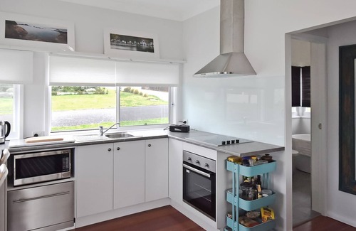 Bermagui House | Cozy Murunna Cottage with Oceanfront Views & Pool