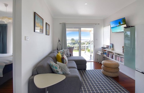 Bermagui House | Cozy Murunna Cottage with Oceanfront Views & Pool