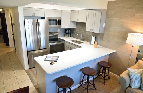 Holiday Isle Condo | Beachfront Oasis with Sunset Views & Free Beach Service
