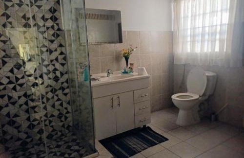 Bedfordview Bed & Breakfast | Convenient Stay at 7 on School: Pet-Friendly Guesthouse