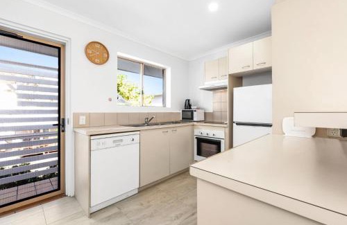 Noosaville Apartment | Relaxing Pelican Beach Resort with Pool & Family Amenities