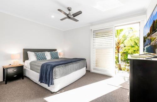 Noosaville Apartment | Relaxing Pelican Beach Resort with Pool & Family Amenities