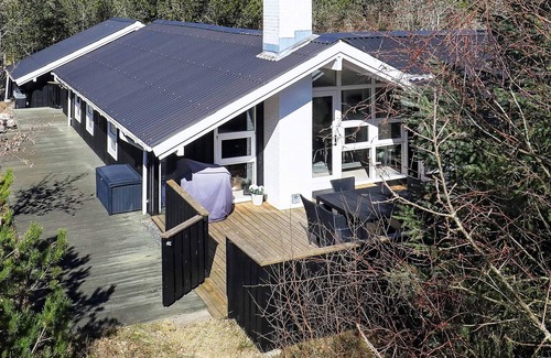 Aalbaek House | Ideal 7-Person Holiday Home in Ålbæk with Oceanfront Pool