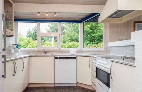 Henne House | Perfect 7-Person Holiday Home in Henne - Pet Friendly!
