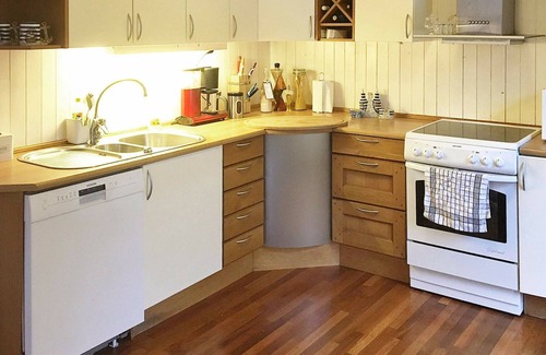 Hovag House | Perfect 7-Person Holiday Home with Oceanfront Views