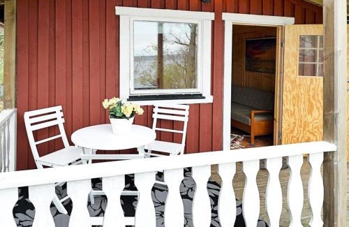 Alingsas House | Cozy Holiday Home Stora Slättövägen with Hot Tub & Fireplace