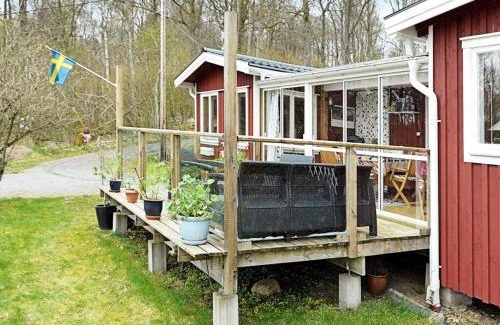 Alingsas House | Cozy Holiday Home Stora Slättövägen with Hot Tub & Fireplace