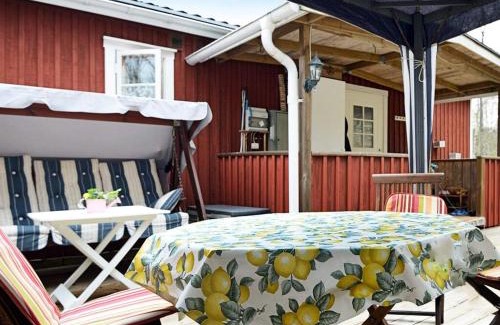 Alingsas House | Cozy Holiday Home Stora Slättövägen with Hot Tub & Fireplace