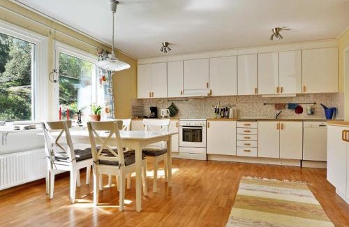 Stravalla House | Inviting 7-Person Holiday Home in STR VALLA - Pet Friendly