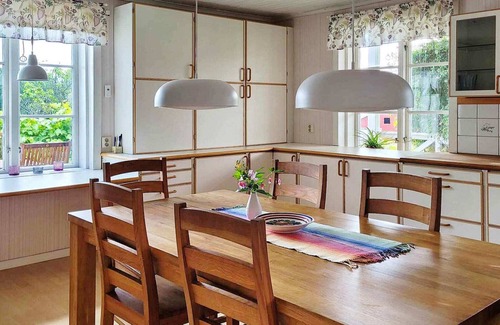 Nykvarn House | Spacious 7-Person Holiday Home in Nykvarn with Kitchen