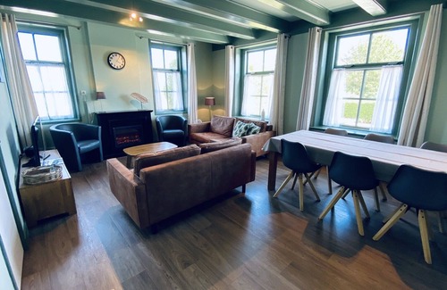 Serooskerke House | 7-person holiday home with 4 bedrooms in Vrouwenpolder