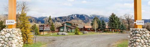 Emigrant Hotel | Experience 7 Point Ranch: Family & Pet-Friendly Retreat