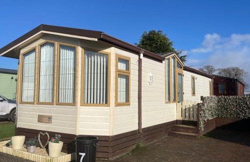 Forfar House | Pet-Friendly Retreat at 7 Rannoch Row with Ocean View