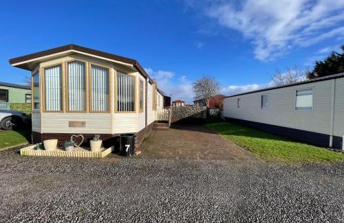 Forfar House | Pet-Friendly Retreat at 7 Rannoch Row with Ocean View