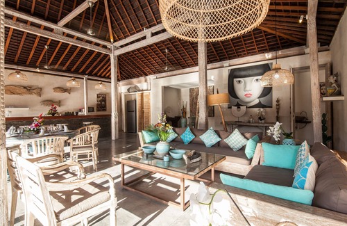 Padonan Villa | Beachside Villa with Private Pool & Sundeck for 10 Guests