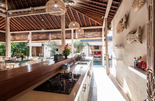 Padonan Villa | Beachside Villa with Private Pool & Sundeck for 10 Guests