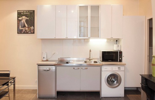 Faubourg-du-Roule Apartment | Elegant Retreat at 7 Rue Washington, Champs Elysees