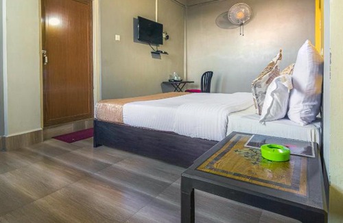 Sohra Hotel | Inviting 7 Sisters Falls View Inn with Hot Tub & Breakfast