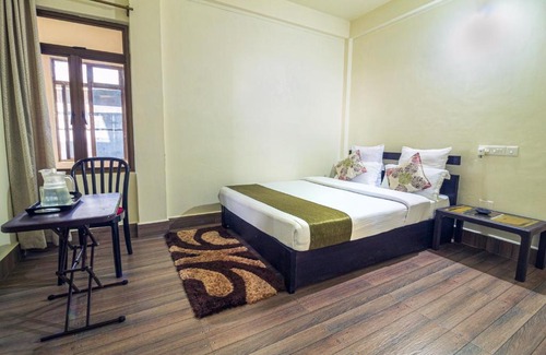 Sohra Hotel | Inviting 7 Sisters Falls View Inn with Hot Tub & Breakfast