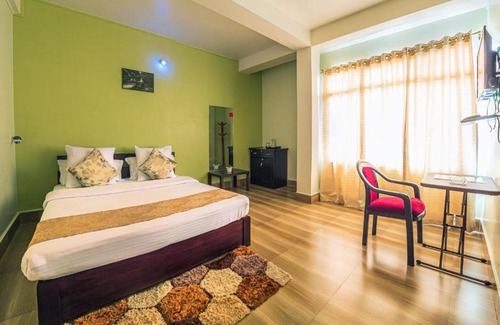 Sohra Hotel | Inviting 7 Sisters Falls View Inn with Hot Tub & Breakfast