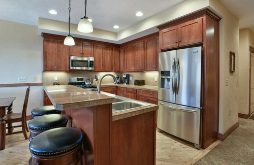 Champion House | Experience 7 Springs: Ski-in/Ski-Out Mountaintop Retreat