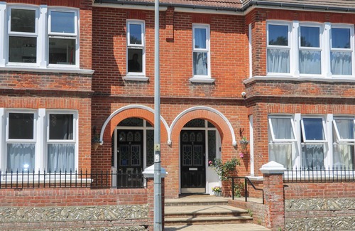 Seaford Cottage | 7 THE CUCKMERE, pet friendly, country holiday cottage in Seaford