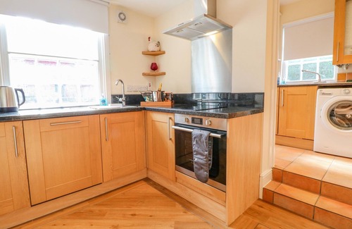 Lichfield Cottage | Pet-Friendly 7 THE GREEN in Whittington, Rated 10/10