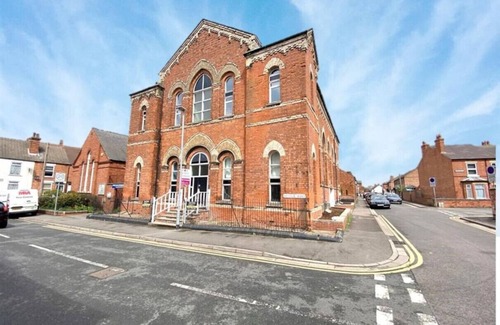 Newark Apartment | Cozy 3-Bedroom Stay at The Old Chapel in Newark