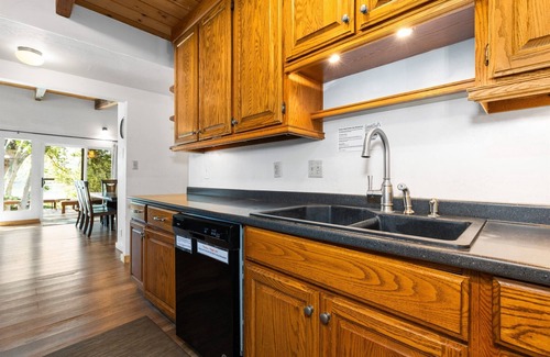 Bradley Cabin | Discover Woodpecker House: Private Peninsula with Dock