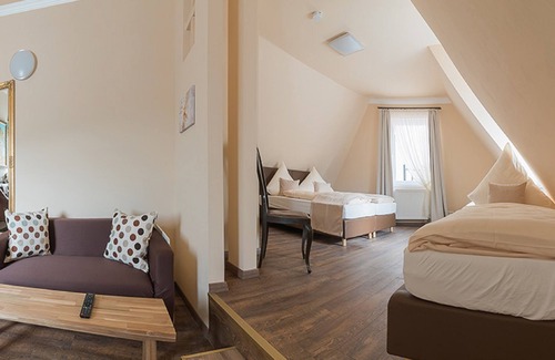 Lohr am Main House | Comfortable Stay at 7 Zwerge Übernachtungspension