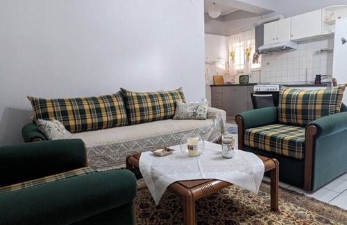Molos-Agios Konstantinos Apartment | Spacious 2-Bedroom Apartment for Up to 5 Guests