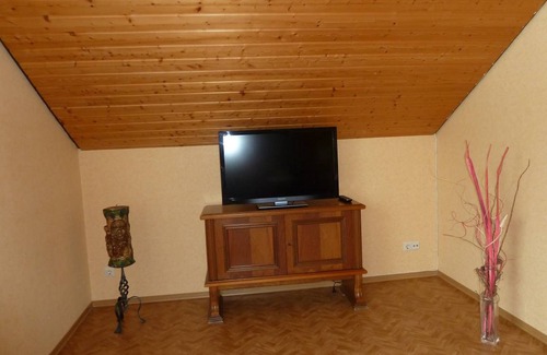 Igersheim Apartment | Cozy 70 m² Apartment with Kitchen for Two Guests
