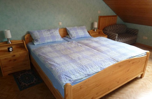 Igersheim Apartment | Cozy 70 m² Apartment with Kitchen for Two Guests