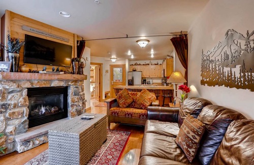 River Run House | Spacious 2-Bedroom House with Private Pool & Hot Tub