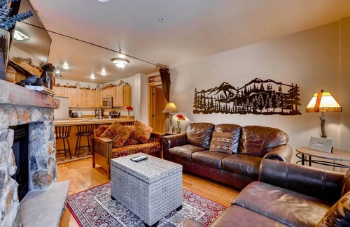 River Run House | Spacious 2-Bedroom House with Private Pool & Hot Tub