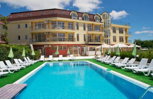 Obzor Apartment | Family-Friendly 2-Bedroom Apartment with Pool & Dining Access