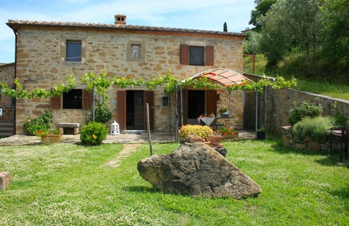 San Pietro a Cegliolo Villa | Elegant 2-Bedroom Villa with Private Pool, Rated 9/10