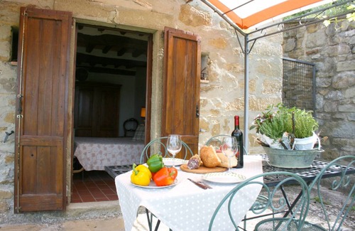 San Pietro a Cegliolo Villa | Elegant 2-Bedroom Villa with Private Pool, Rated 9/10