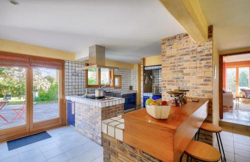 Penmarch House | Cozy Retreat with Spa Just Steps from the Beach